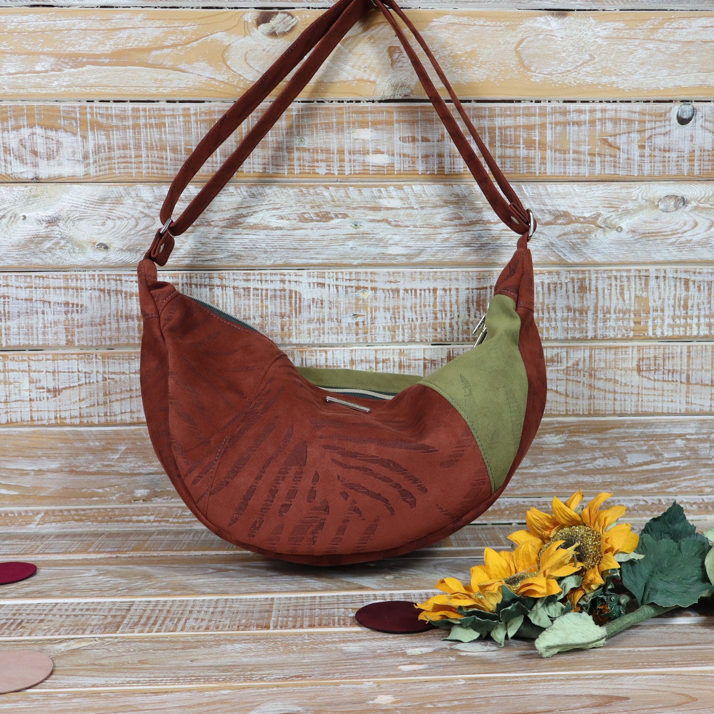 Hobo Bag bruciato con foglie stilizzate